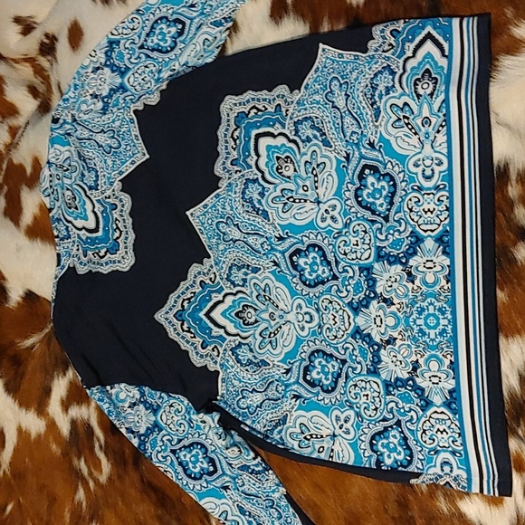 3/$30 Blue Paisley Blouse Sz Med - Picture 5 of 5